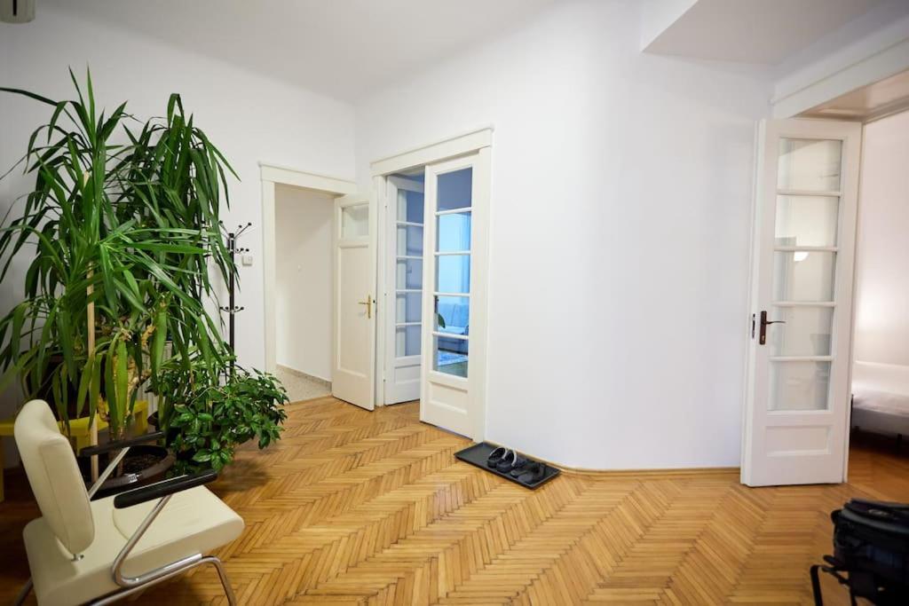 Caragiale Apartment Bucharest Exterior photo
